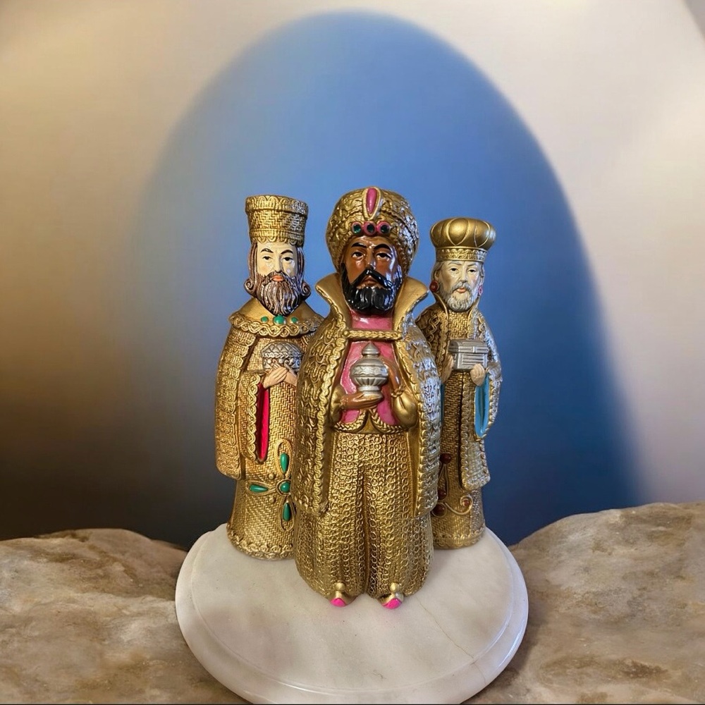 Set of vintage paper mache Three Wise Men (Magi) nativity figurines - Picture 2 of 7